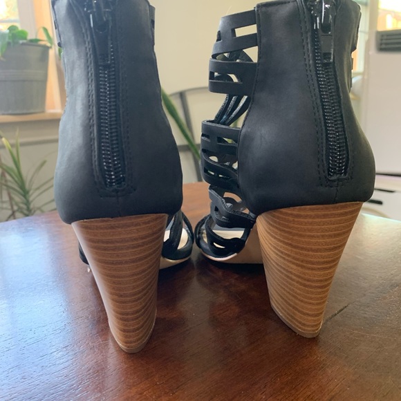 Women’s size 8.5 pumps - Picture 4 of 6